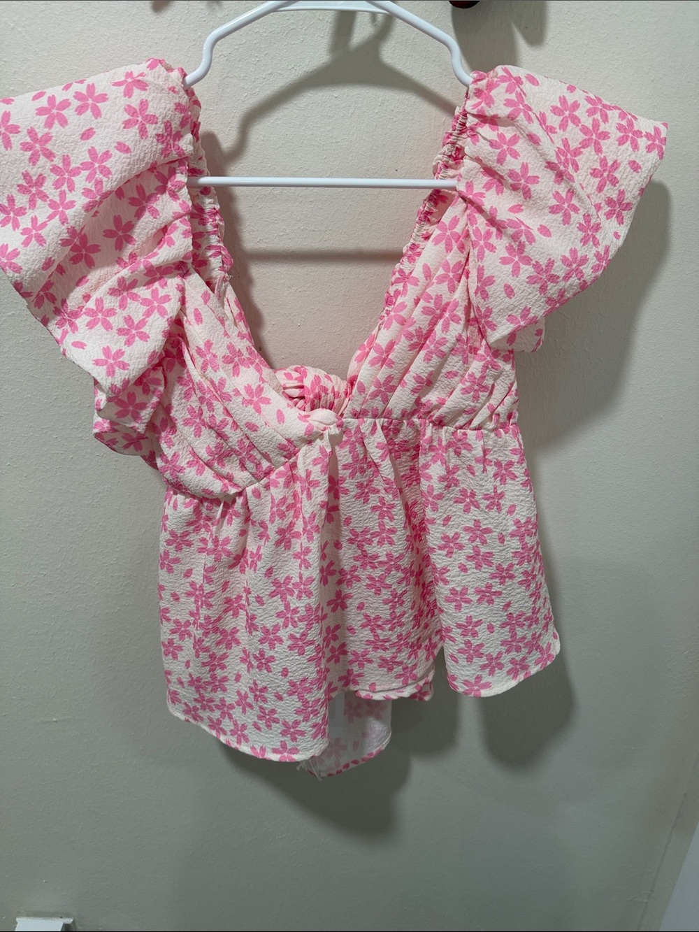 Women's Pink Floral Ruffle V-Neck Top (boutique)